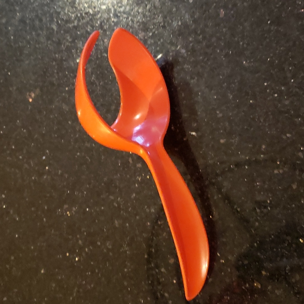 Tupperware 🥚 remover - Picture 2 of 4